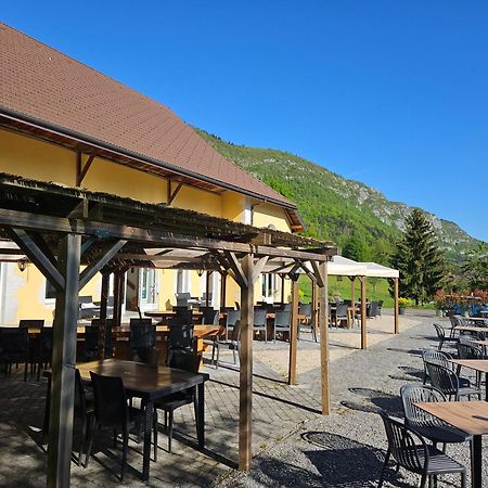 Auberge De Pontgibaud Lathuile Exteriör bild