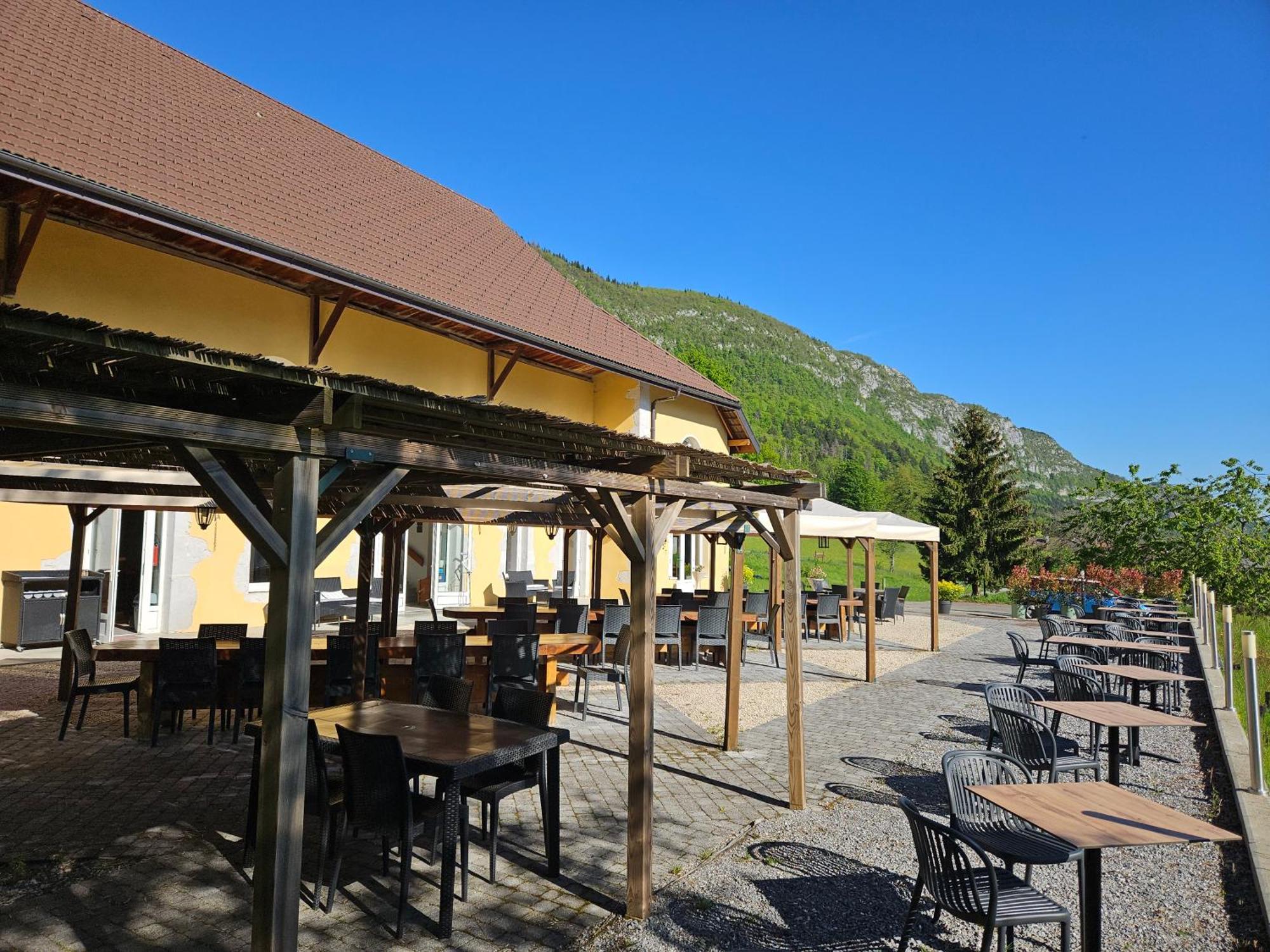 Auberge De Pontgibaud Lathuile Exteriör bild