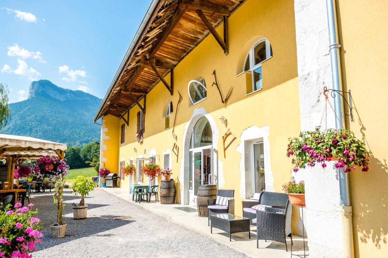 Auberge De Pontgibaud Lathuile Exteriör bild